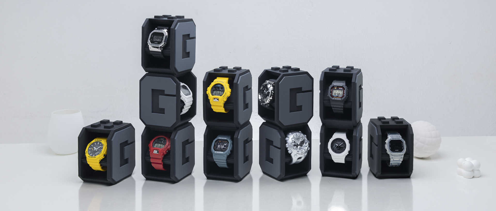 G-SHOCK 储存于堆叠式手表支架中