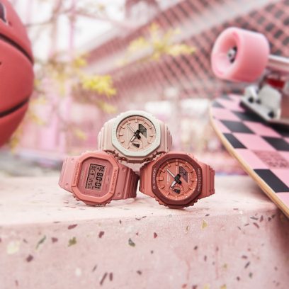 从左至右：DW-5610SL-4A4PFS、GA-2110SL-4A7PFG、GA-2110SL-4A4PFW