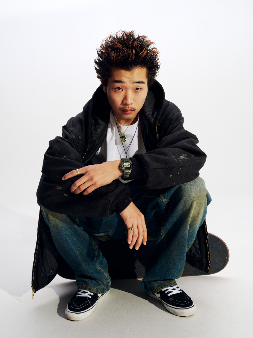 一名佩戴G-SHOCK DW-6900CMG-3的男性