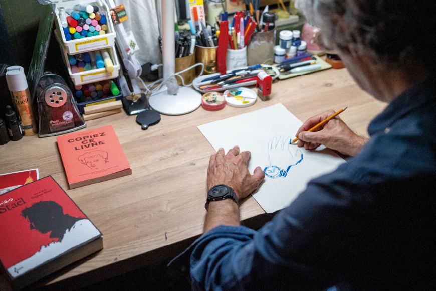 Stéphane Manel 绘制设计构思草图