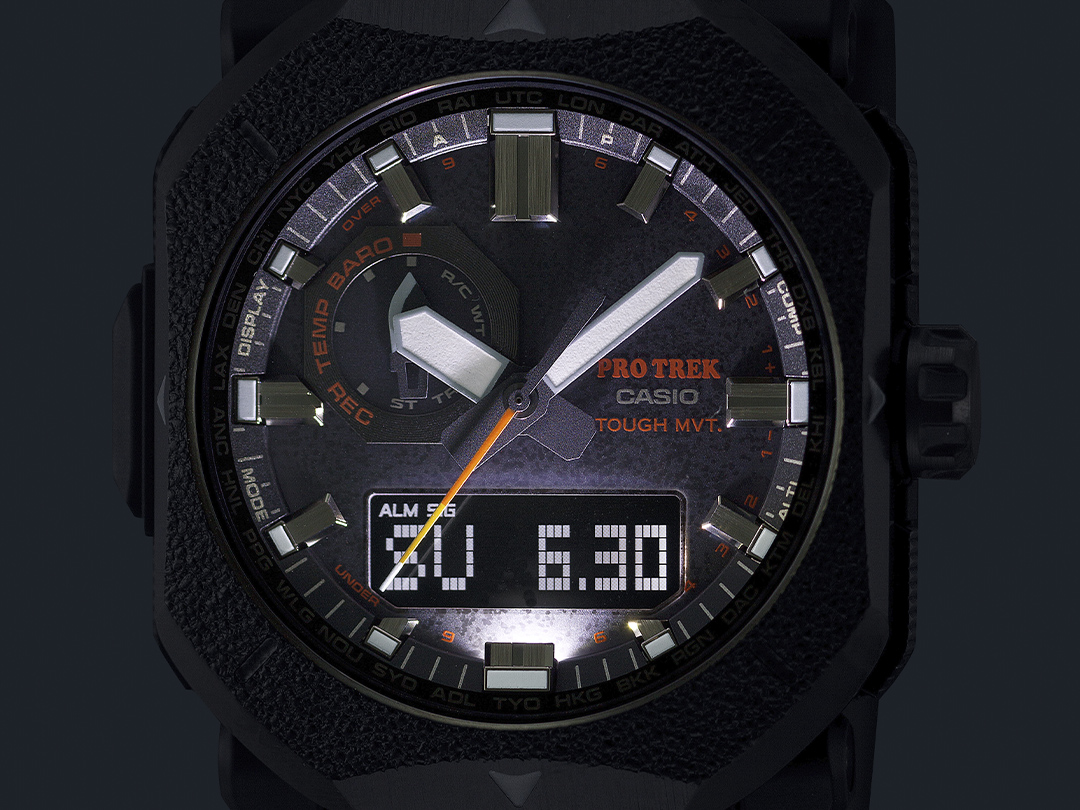 高亮度（高亮度自动双 LED 照明），让手表在昏暗的光线下依然清晰可辨